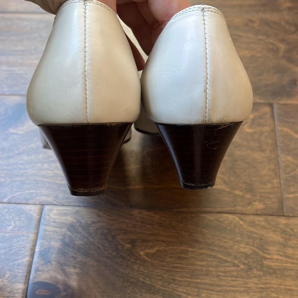 Salvatore Ferragamo Cream Dress Shoes - Picture 3 of 7